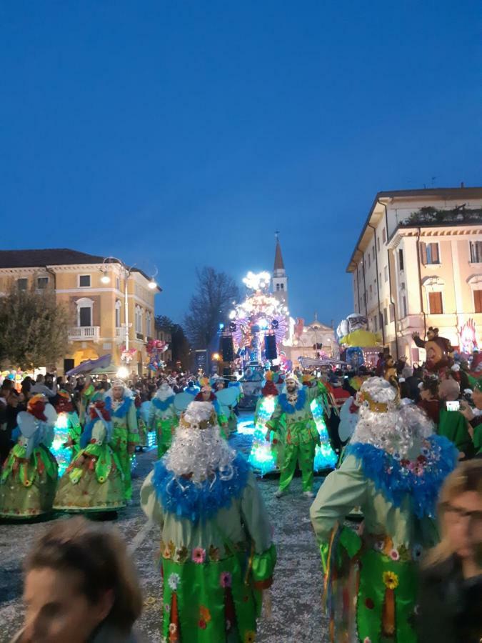 شقة Monolocale Spese Incluse In Piazza موليانو فينيتو المظهر الخارجي الصورة