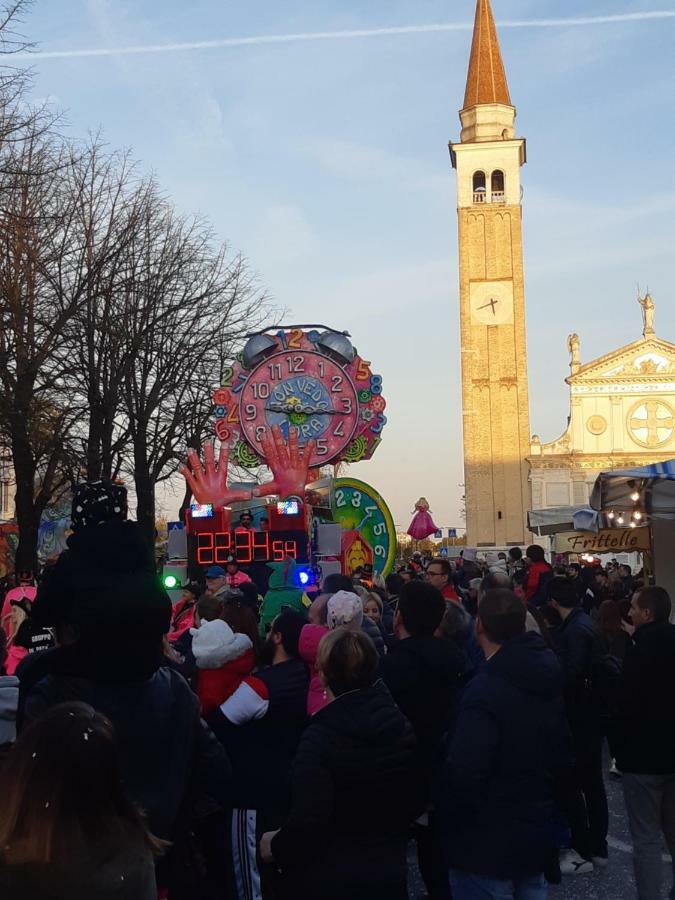 شقة Monolocale Spese Incluse In Piazza موليانو فينيتو المظهر الخارجي الصورة