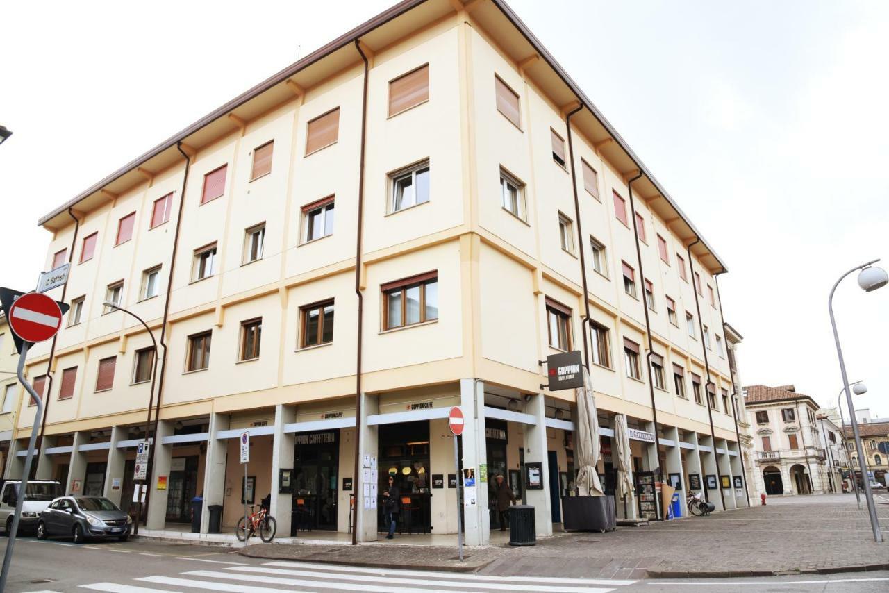 شقة Monolocale Spese Incluse In Piazza موليانو فينيتو المظهر الخارجي الصورة